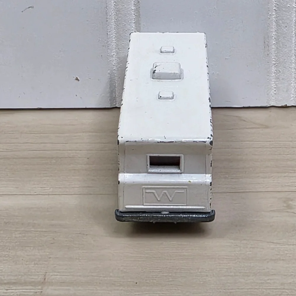 Tomica Winnebago Motor Home Chieftain 1976 No F1 1/87 Made in Japan White Brown